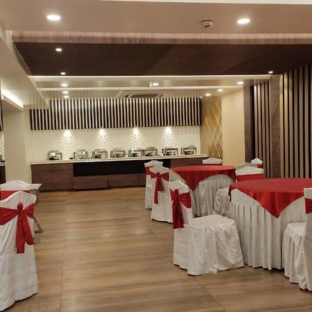 Hotel Poseidon Inn ラクナウ エクステリア 写真
