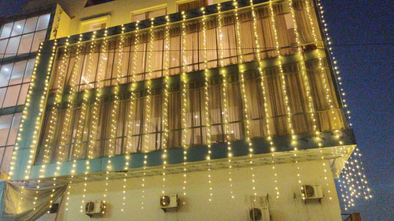 Hotel Poseidon Inn ラクナウ エクステリア 写真