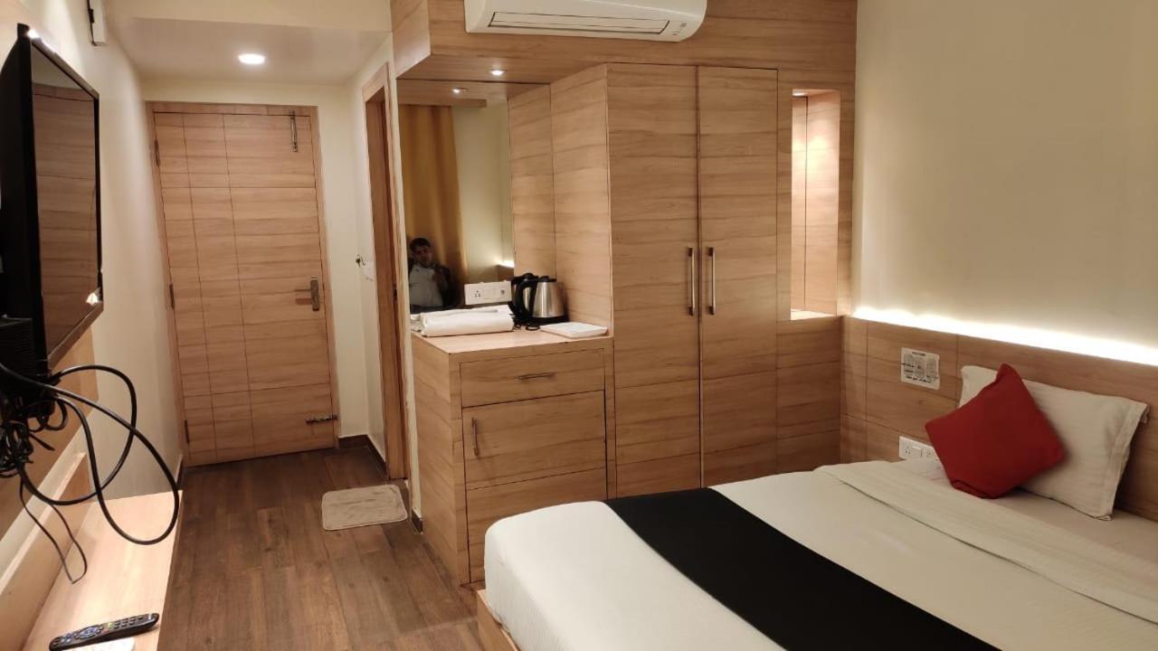 Hotel Poseidon Inn ラクナウ エクステリア 写真